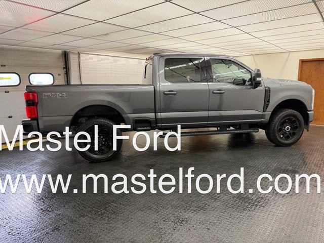 2027 Ford Super Duty F-250 SRW XLT