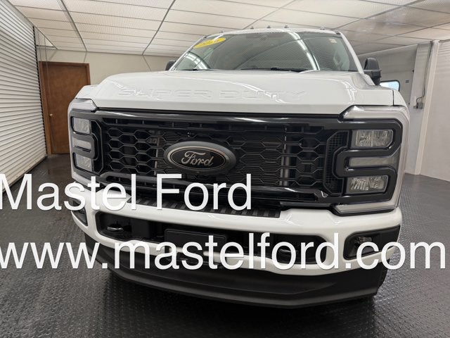 2026 Ford Super Duty F-350 SRW XLT